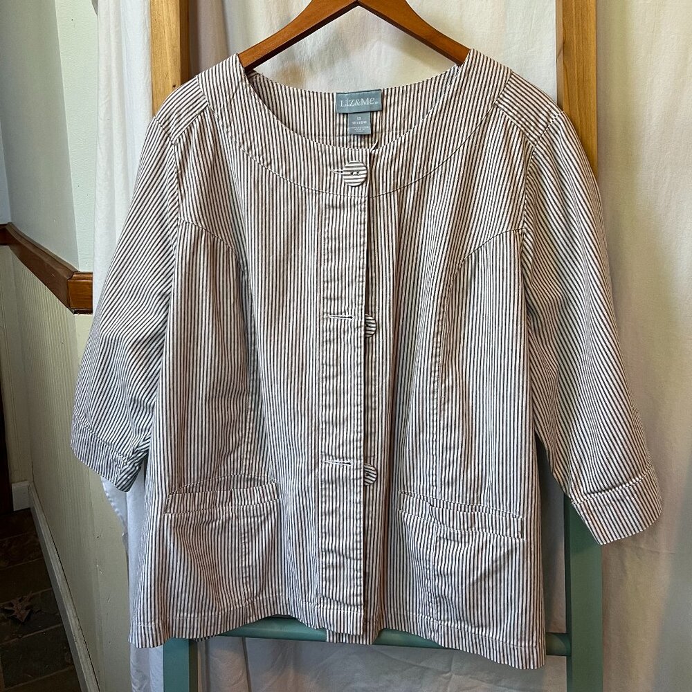 LIZ & ME BROWN AND WHITE BLAZER WITH LARGE BUTTONS. SIZE 1X